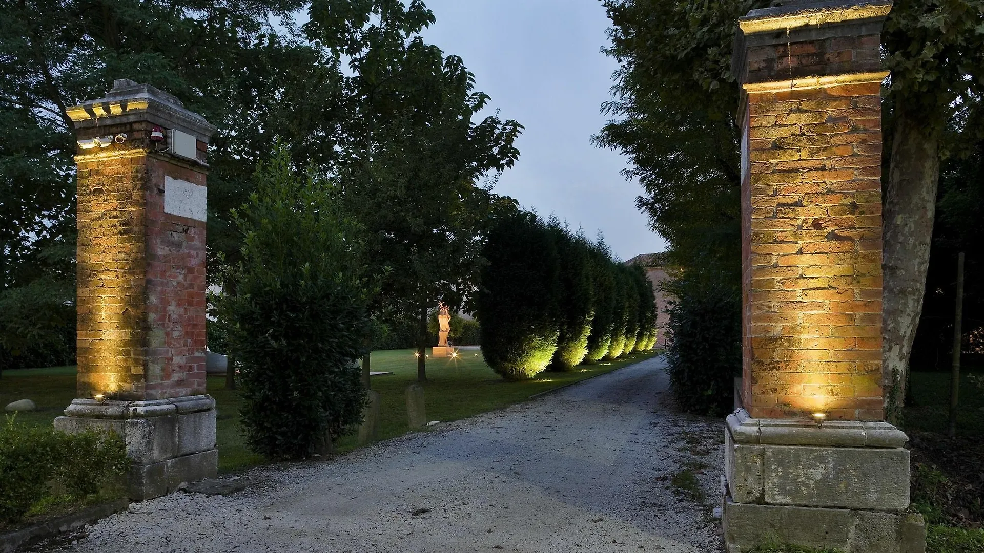 Villa Moro Lin Design Apartments Mestre 3*,  Italien